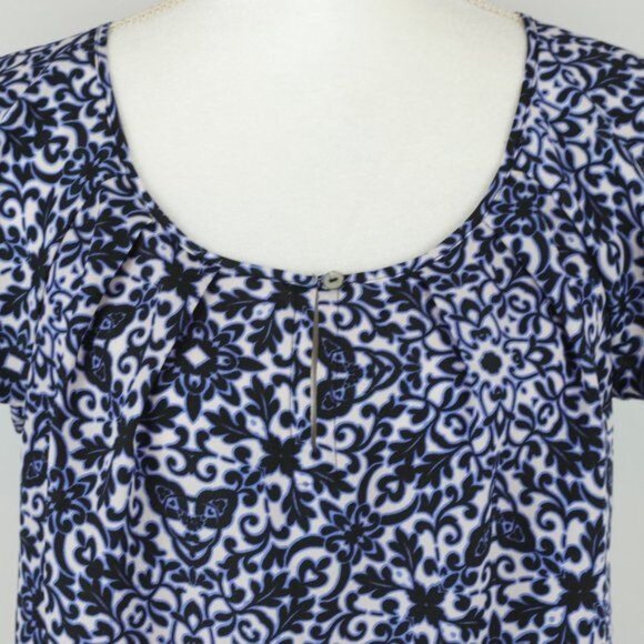 Forever 21 Women's Small Blue White Floral Scoop Neck Flutter Sleeve Blouse - Picture 2 of 7